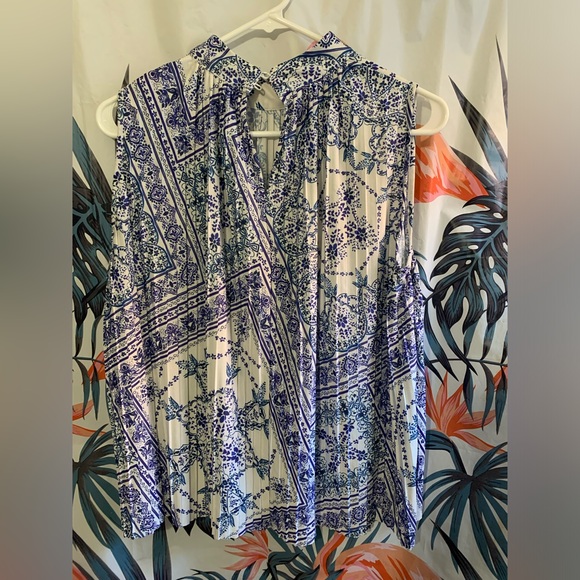 🔥5/$25 H&M Top Sz M (will fit up to a XL) - Picture 2 of 7